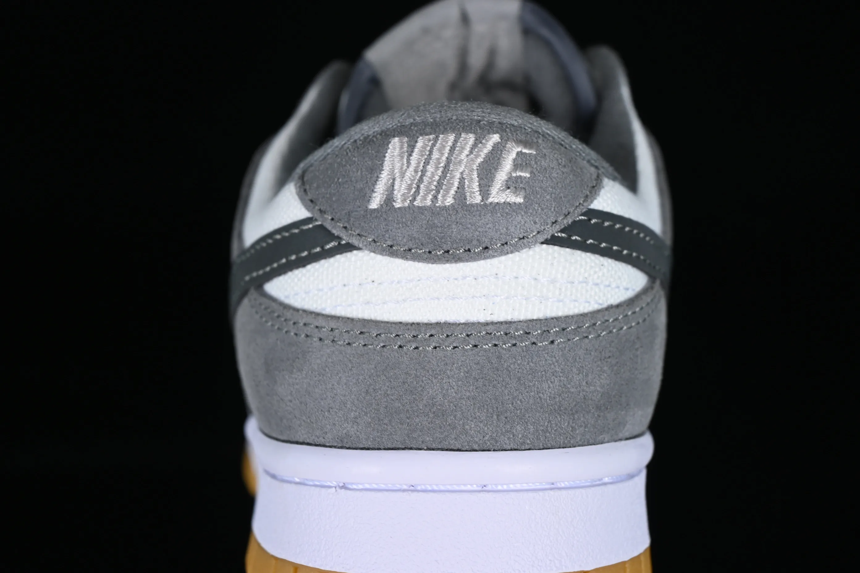 All Categories Nk SB Dunk Series Nk SB Dunk Low Low-top sneakers Cost-effective version Nk Dunk Low "Grey Gum" Dark gray suede SB low-top casual sports skateboard shoes FV0389-100